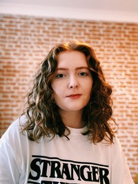 Portrait of author Alice Oseman
